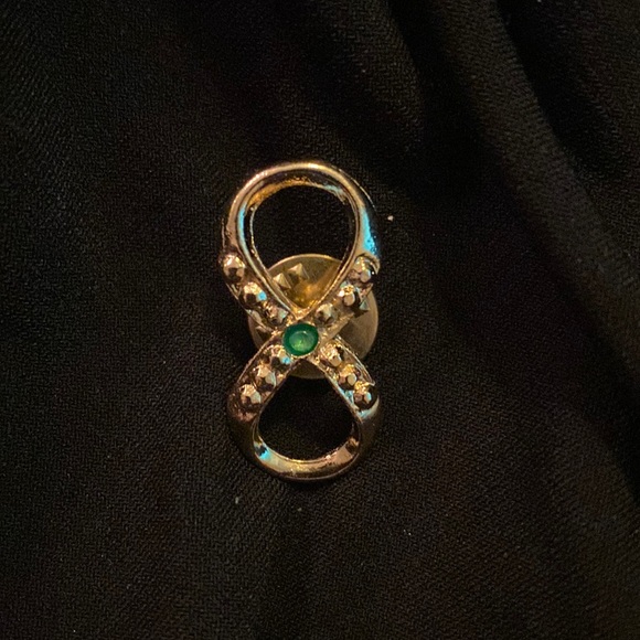 Genuine Emerald 24 Karat Gold Electroplated Pin 💚 - Picture 1 of 3